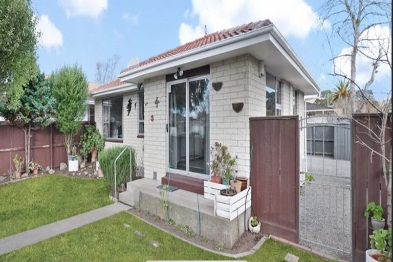 Photo of property in 1/47 Kawau Crescent, Bromley, Christchurch, 8062