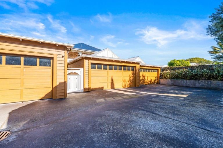 Photo of property in 2/5 King Edward Parade, Devonport, Auckland, 0624