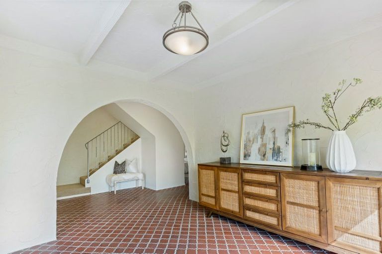 Photo of property in 18 Folkestone Street, Murrays Bay, Auckland, 0630