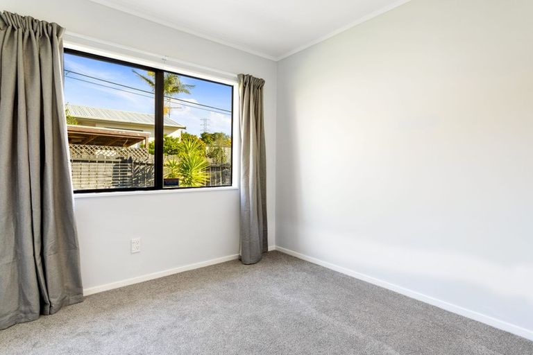Photo of property in 1/63 Beaubank Road, Kelston, Auckland, 0602