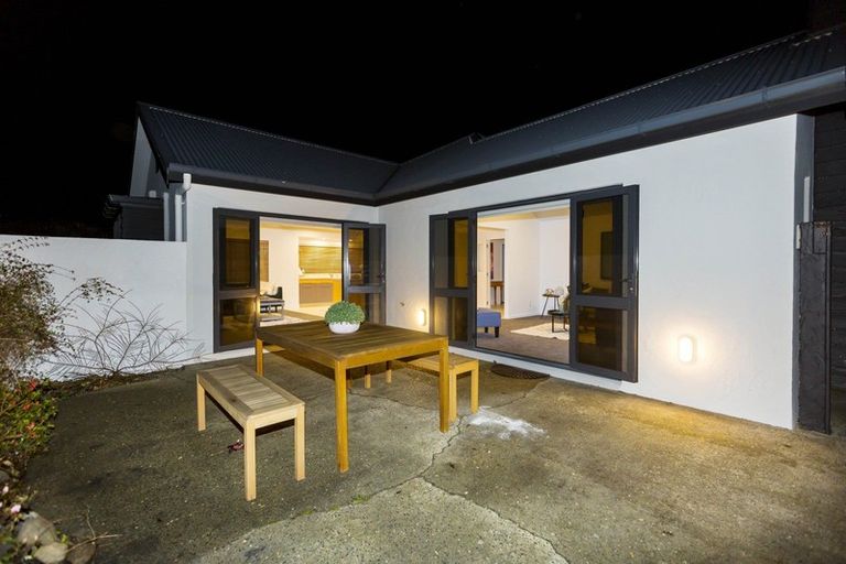 Photo of property in 1 Garrett Place, Riverstone Terraces, Upper Hutt, 5018