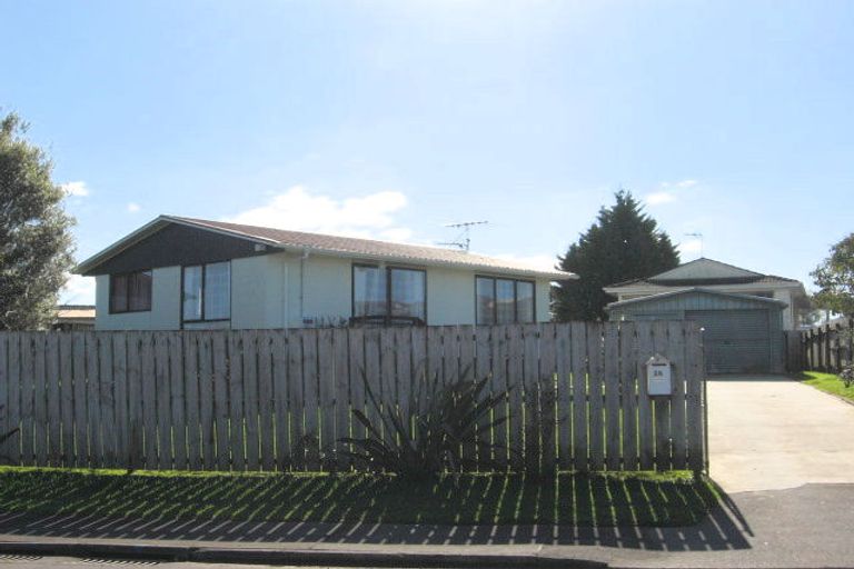 Photo of property in 28 Heathdale Crescent, Papakura, 2110