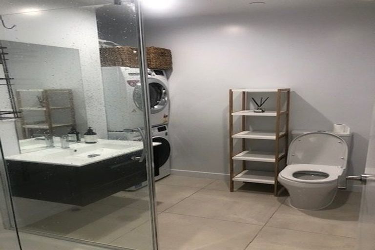 Photo of property in Frank Sargeson Apts, 407/80 Anzac Street, Takapuna, Auckland, 0622