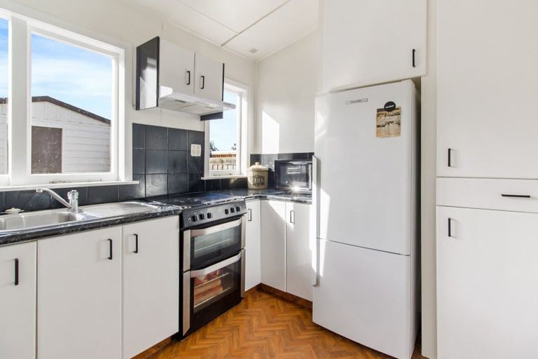 Photo of property in 16 Memorial Avenue, Parkside, Timaru, 7910