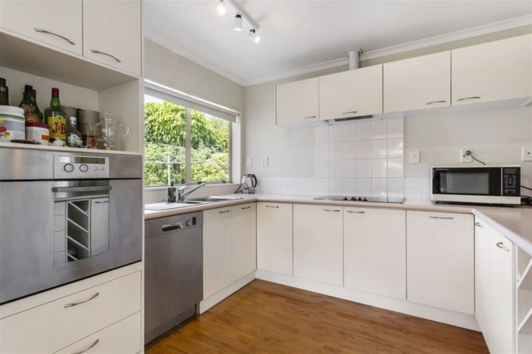Photo of property in 30 Vanderbilt Parade, Albany, Auckland, 0632