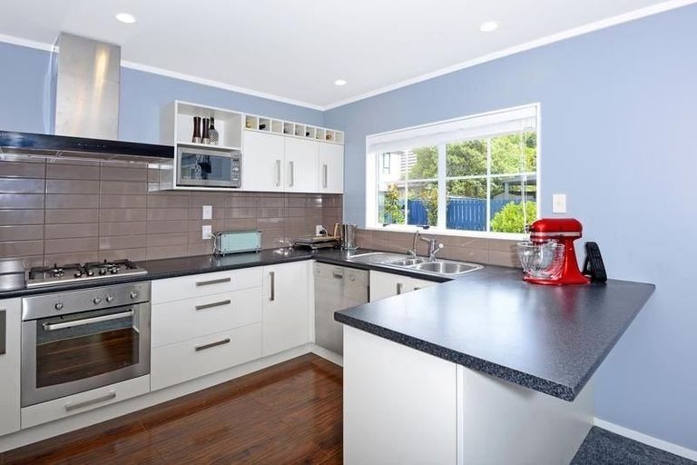 Photo of property in 2/39 Glenvar Road, Torbay, Auckland, 0630