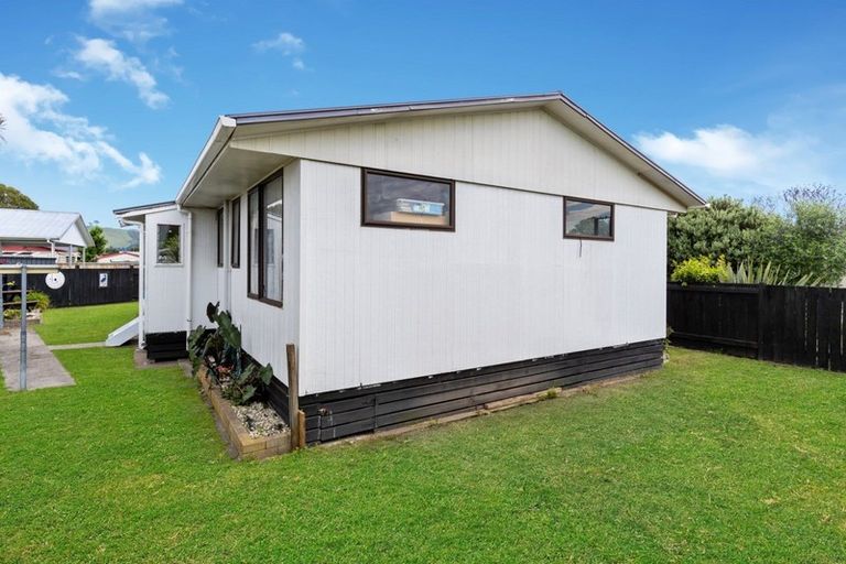 Photo of property in 3b Longstead Avenue, Papamoa Beach, Papamoa, 3118