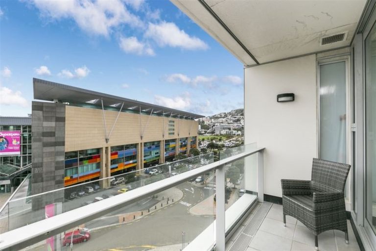 Photo of property in Portal Apartments, 6c/42 Cable Street, Te Aro, Wellington, 6011