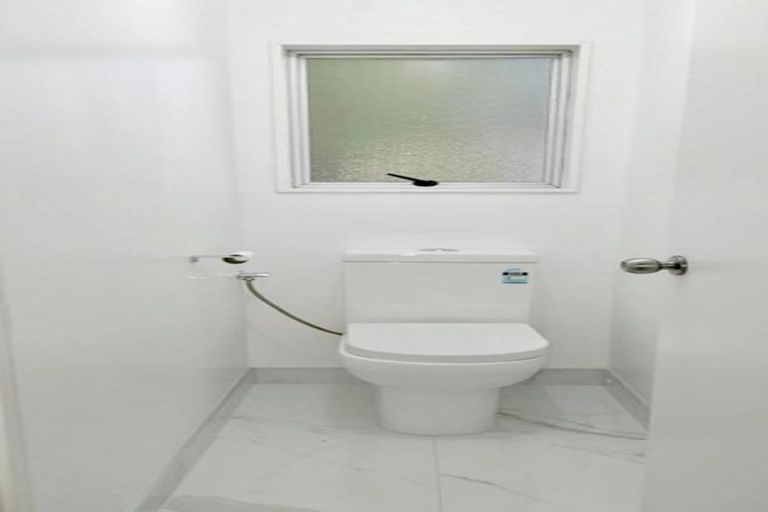 Photo of property in 2/47 Archibald Road, Kelston, Auckland, 0602