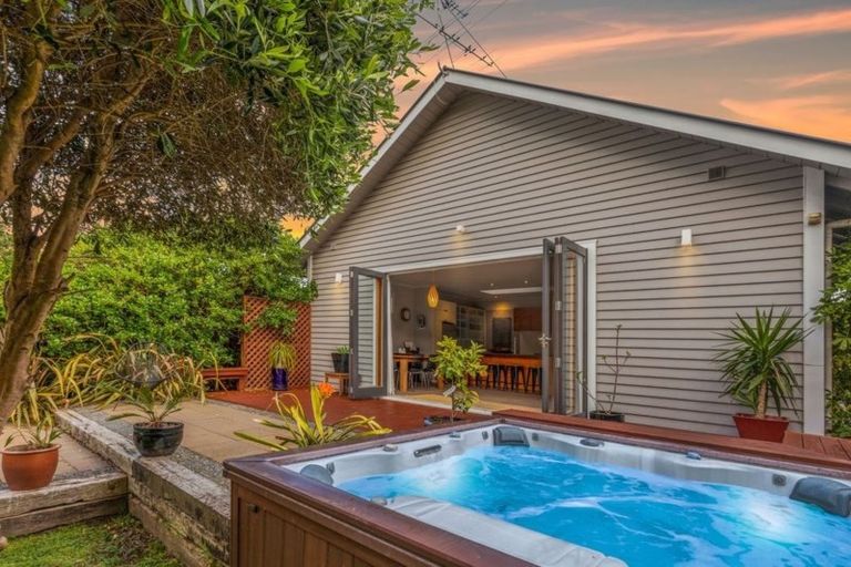 Photo of property in 45 Tuatoru Street, Eastbourne, Lower Hutt, 5013