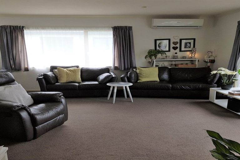 Photo of property in 2/18 Ocean View Road, Hatfields Beach, Orewa, 0931