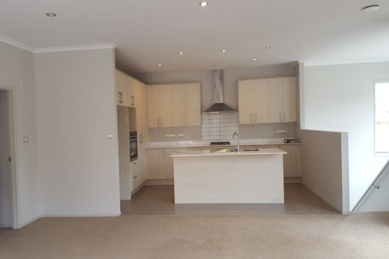 Photo of property in 13 Horizon View Road, Oteha, Auckland, 0632