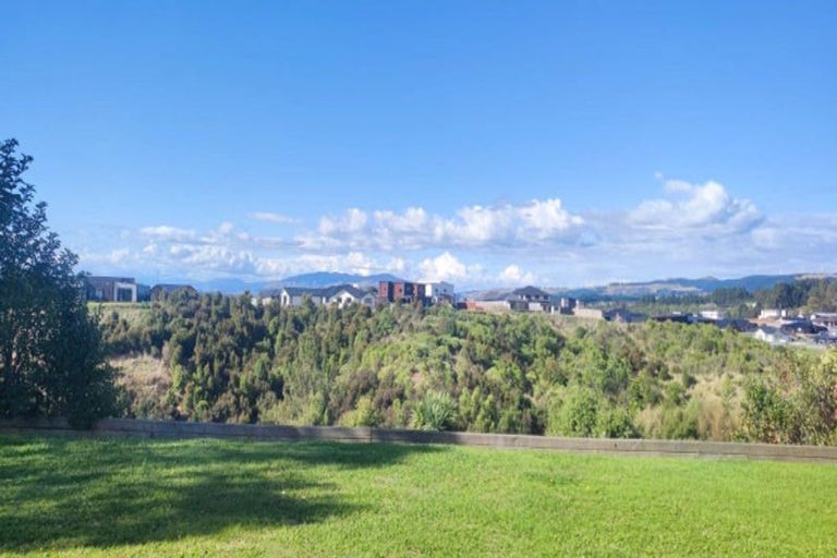 Photo of property in 35 Ruapehu Drive, Fitzherbert, Palmerston North, 4410