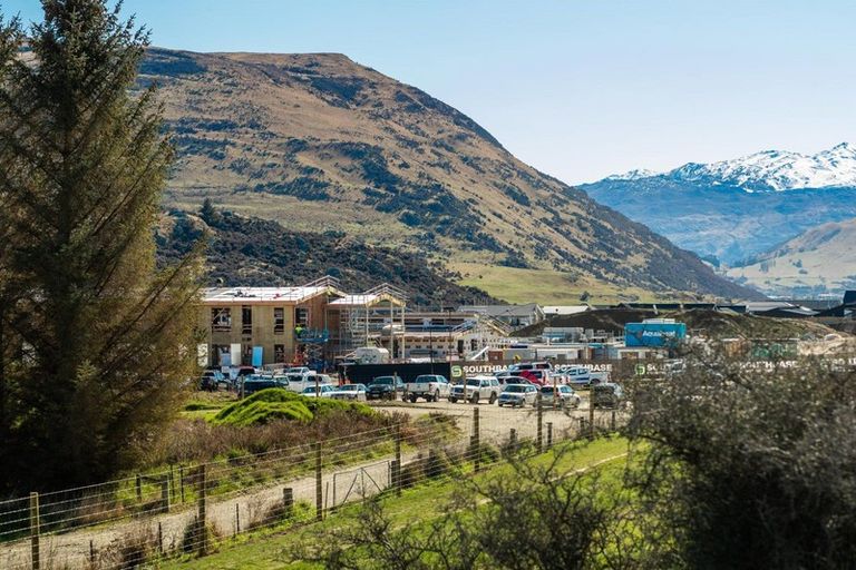 Photo of property in 3 Cunninghams Drive, Jacks Point, Queenstown, 9371