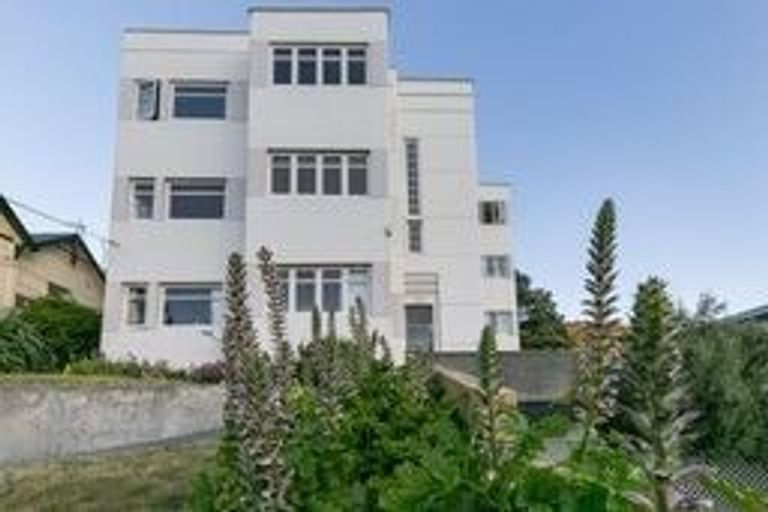 Photo of property in 2/2 Hawker Street, Mount Victoria, Wellington, 6011