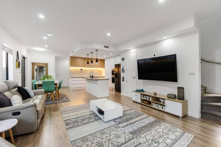 Photo of property in 8 Windlass Street, Long Bay, Auckland, 0630