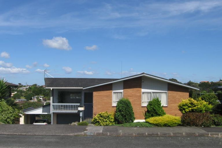 Photo of property in 37 Woodcote Drive, Glenfield, Auckland, 0629