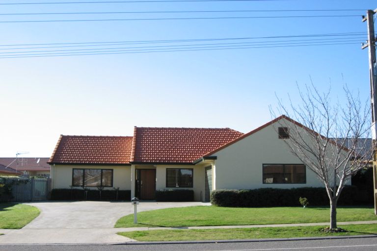 Photo of property in 14 Arataki Road, Havelock North, 4130