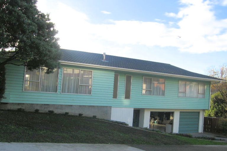 Photo of property in 4 Saint Aidans Way, Tawa, Wellington, 5028