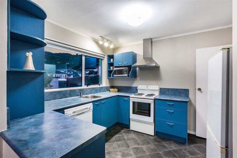 Photo of property in 6b Yarrow Place, Papakowhai, Porirua, 5024