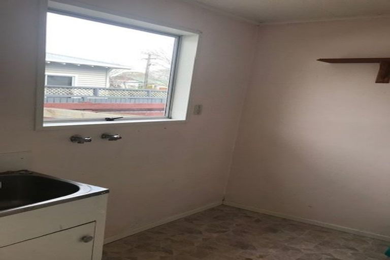 Photo of property in 2/14 Fuller Grove, Woburn, Lower Hutt, 5010