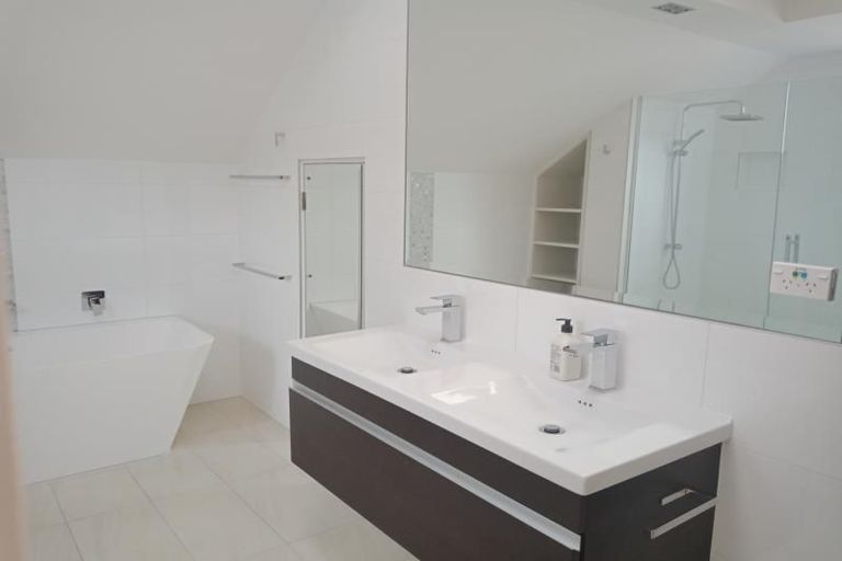 Photo of property in 32 Saint Columbans Grove, Boulcott, Lower Hutt, 5010