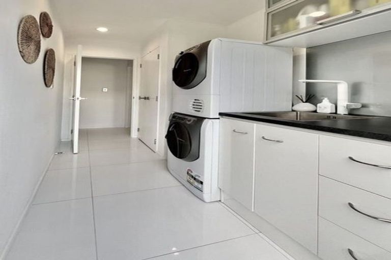 Photo of property in 16 Southworth Place, Grandview Heights, Hamilton, 3200