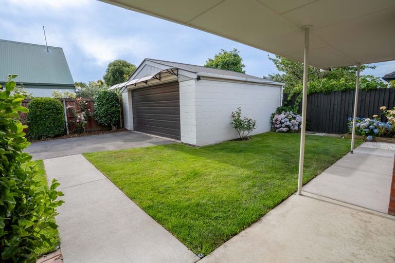 Photo of property in 2/28 Rosedale Place, Avonhead, Christchurch, 8042
