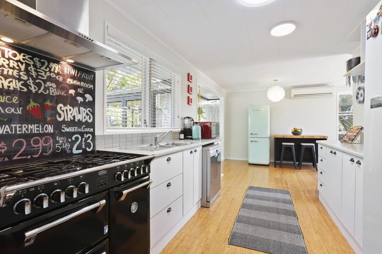 Photo of property in 151 Scenic Drive, Titirangi, Auckland, 0604