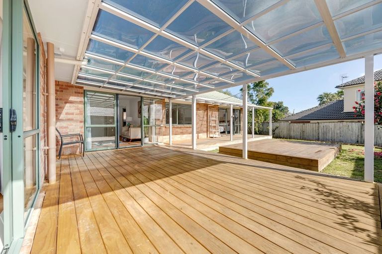 Photo of property in 5 Point View Link, East Tamaki Heights, Auckland, 2016