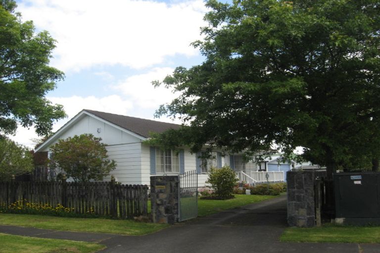 Photo of property in 13 Stoll Place, Clendon Park, Auckland, 2103