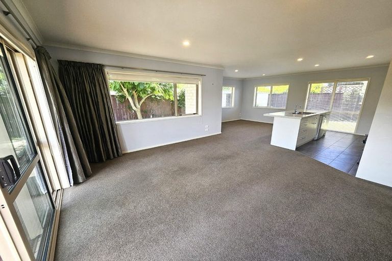 Photo of property in 16 Horokaka Place, Papamoa Beach, Papamoa, 3118