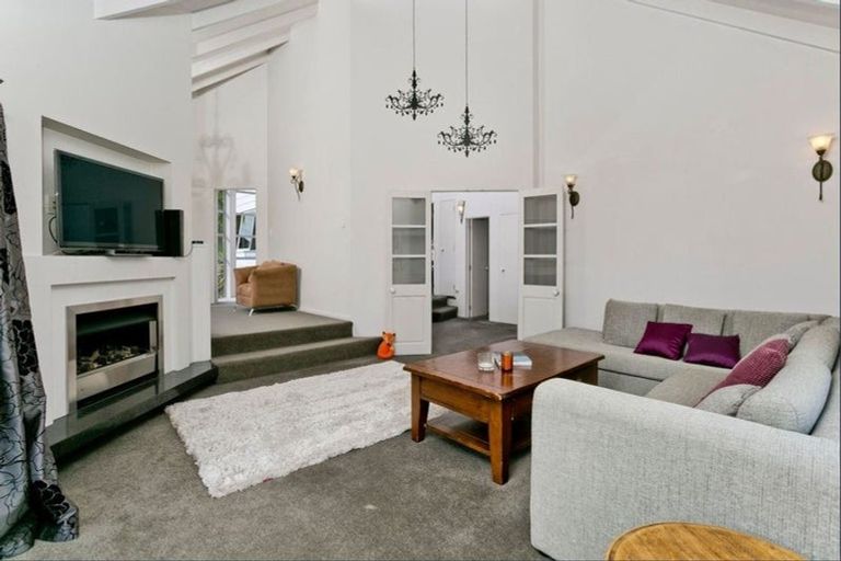 Photo of property in 2/79 Ocean View Road, Hillcrest, Auckland, 0627