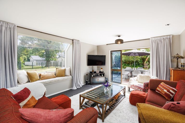 Photo of property in 8 Caccia Birch Lane, Hokowhitu, Palmerston North, 4410