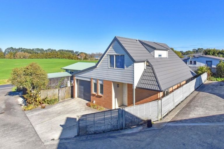 Photo of property in 3a Stevenson Road, Clarks Beach, 2122