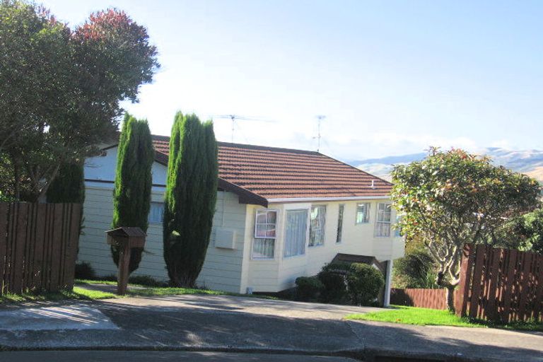 Photo of property in 6 Kerr Grove, Johnsonville, Wellington, 6037