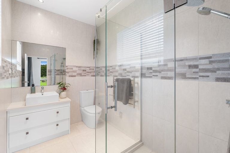 Photo of property in 18 Kahika Grove, Huapai, Kumeu, 0810