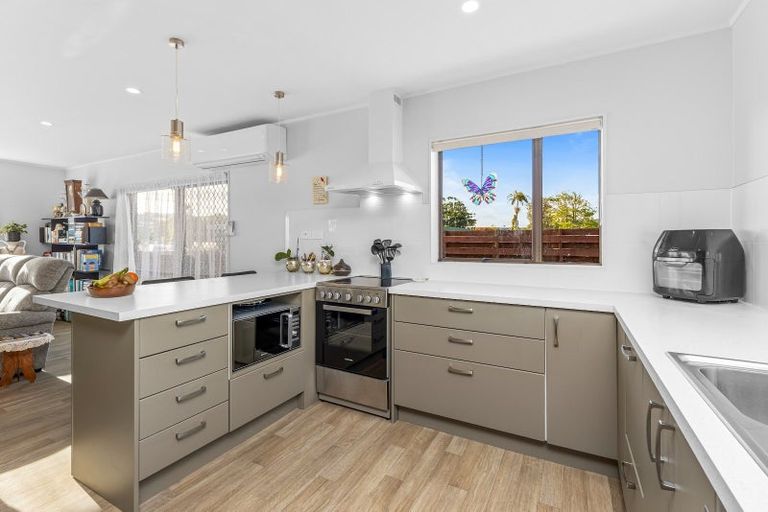 Photo of property in 1/54 Florence Avenue, Orewa, 0931