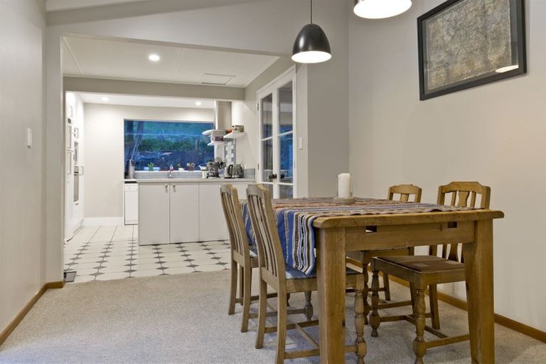 Photo of property in 23 Grassmere Road, Henderson Valley, Auckland, 0612