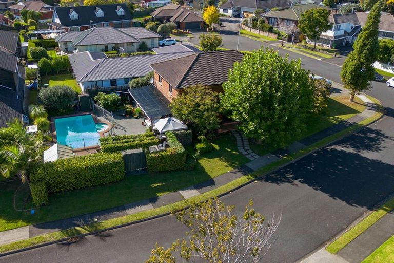 Photo of property in 16 Len Garlick Place, Pahurehure, Papakura, 2113