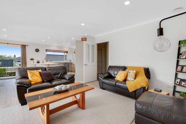 Photo of property in 14 Astor Place, Orewa, 0931