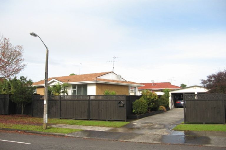 Photo of property in 2 Tangelo Place, Bucklands Beach, Auckland, 2012