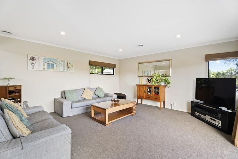 Photo of property in 14 Coralsea Way, Arkles Bay, Whangaparaoa, 0932