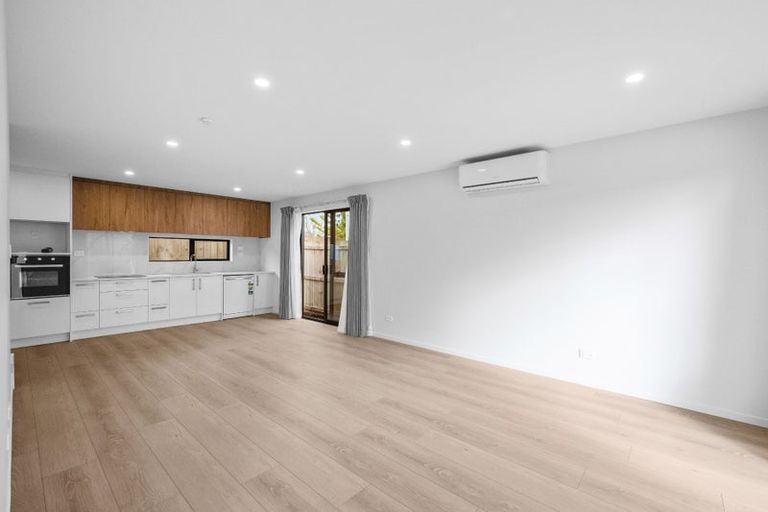 Photo of property in 16 Gossamer Drive, Pakuranga Heights, Auckland, 2010