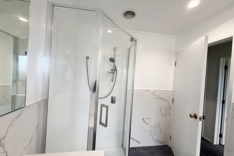 Photo of property in 9 Cambric Place, Botany Downs, Auckland, 2010