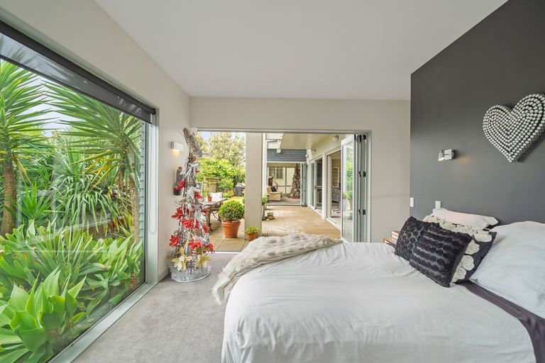 Photo of property in 18 Olliver Grove, Waikanae Beach, Waikanae, 5036