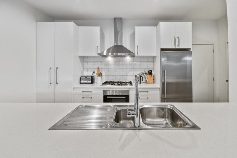 Photo of property in 25 Popokatea Drive, Takanini, 2112