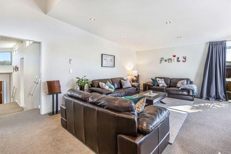 Photo of property in 5 Kaimai Place, Aotea, Porirua, 5024