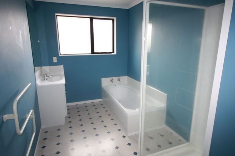 Photo of property in 17 Cleveland Heights, Kelvin Grove, Palmerston North, 4414