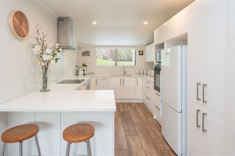 Photo of property in 17 Orinda Close, Botany Downs, Auckland, 2010